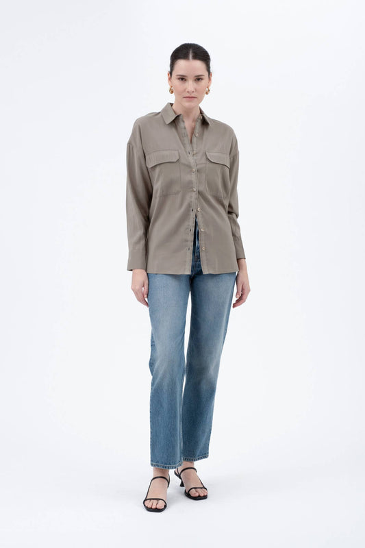 Light Collard Button-Down