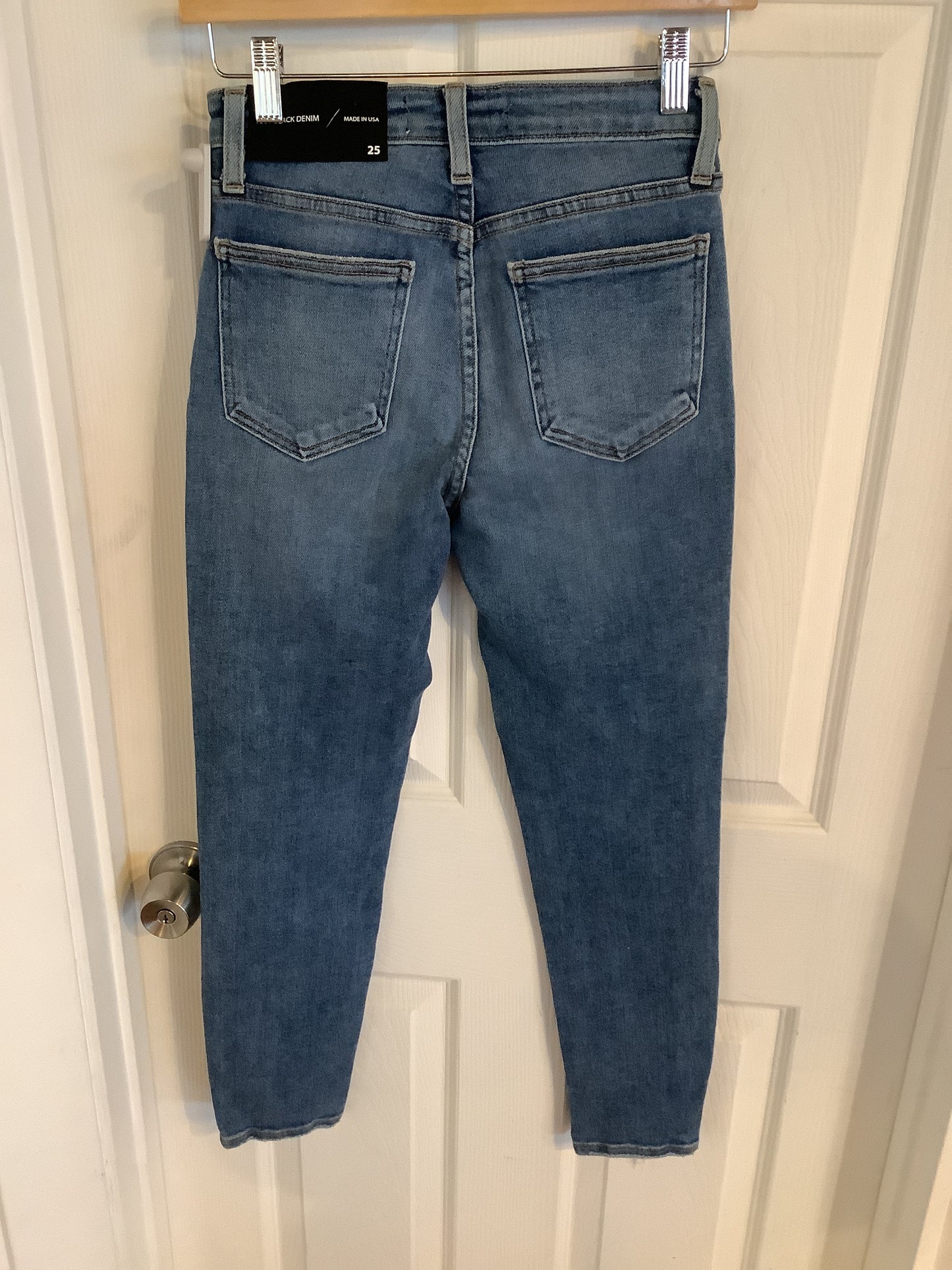 Clare Skinny w/ Hem Bite