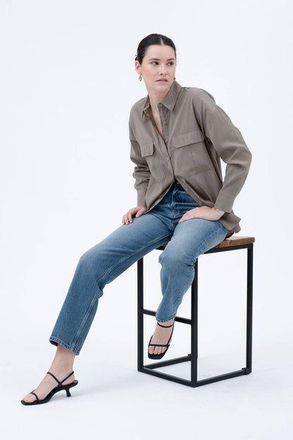 Light Collard Button-Down