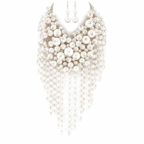 Chunky Dangling Pearls Necklace Set
