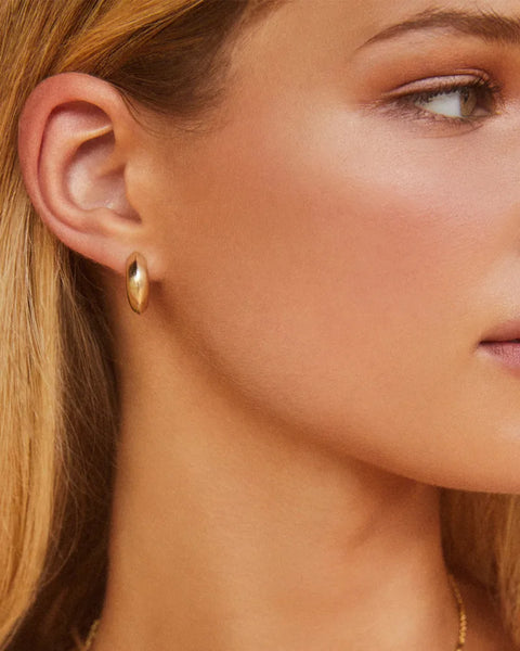 Mikki Huggie Earrings in Gold